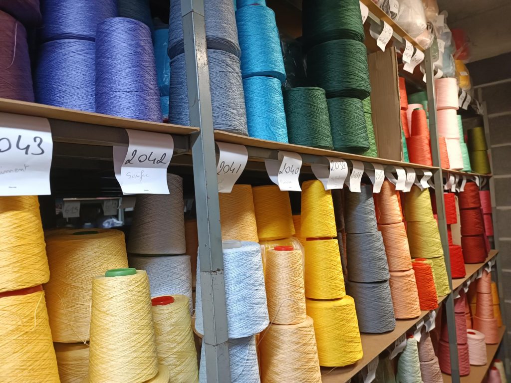 Different thread cone colors