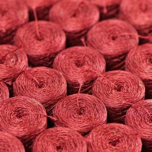 Ets J. Toulemonde (Nord) Fabricant de fils pour l'industrie et la mercerie Petites bobines de fils de couleur rouge pour la marque Fil au Chinois